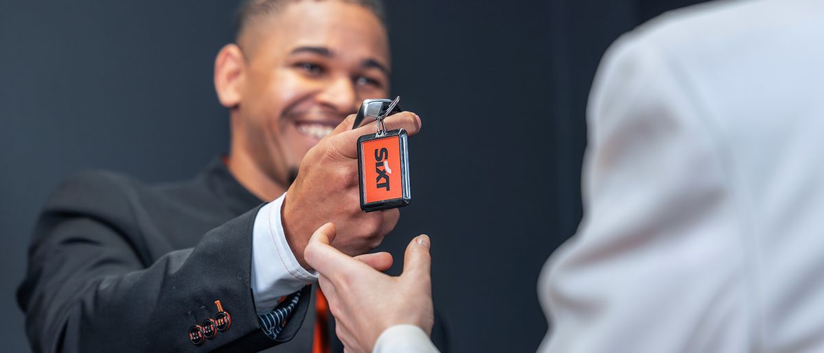 SIXT rental agent handing over car key to customer