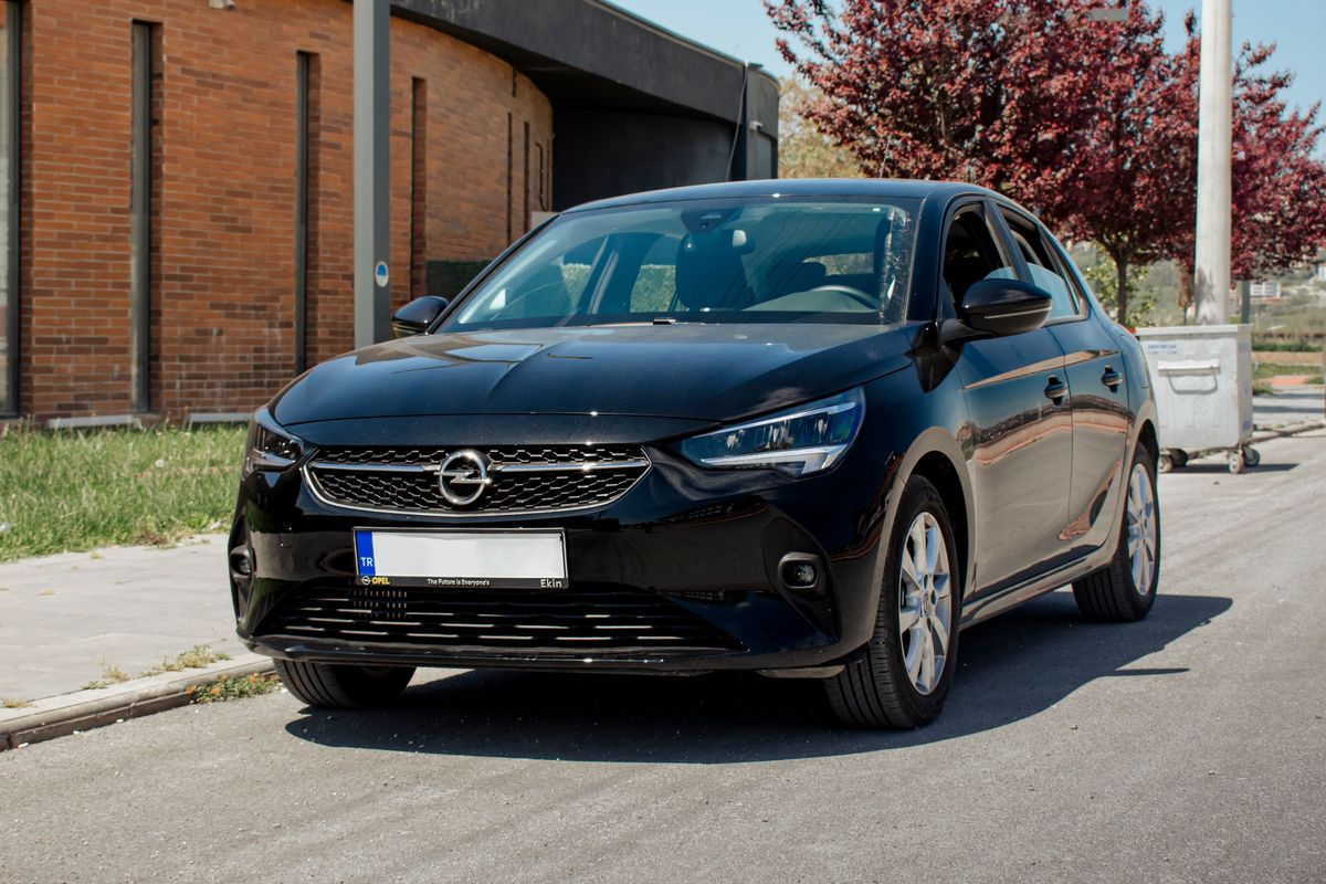 Modelos Opel disponíveis para aluguer na SIXT em Portugal