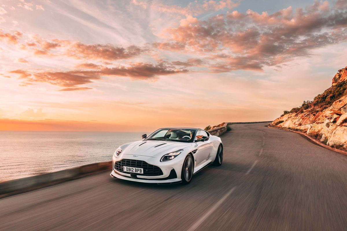 Aston Martin DB12 Volante bei SIXT Mieten
