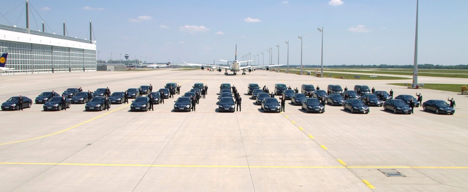 Von VIP-Limousinen bis Executive Shuttles – wir gestalten Ankunft und Abreise als Teil Ihrer Veranstaltung.