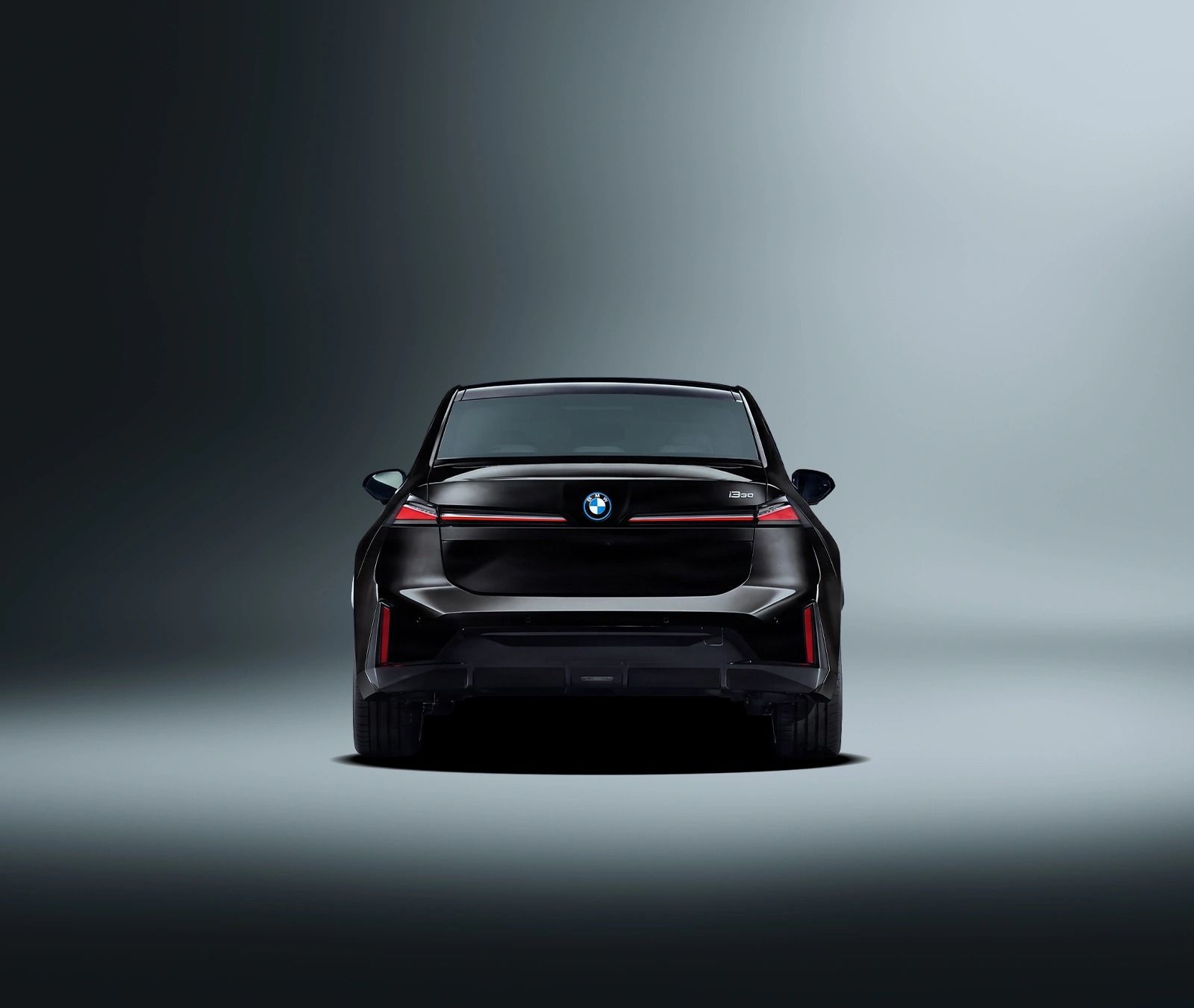 Schwarzer BMW i3, Heckansicht