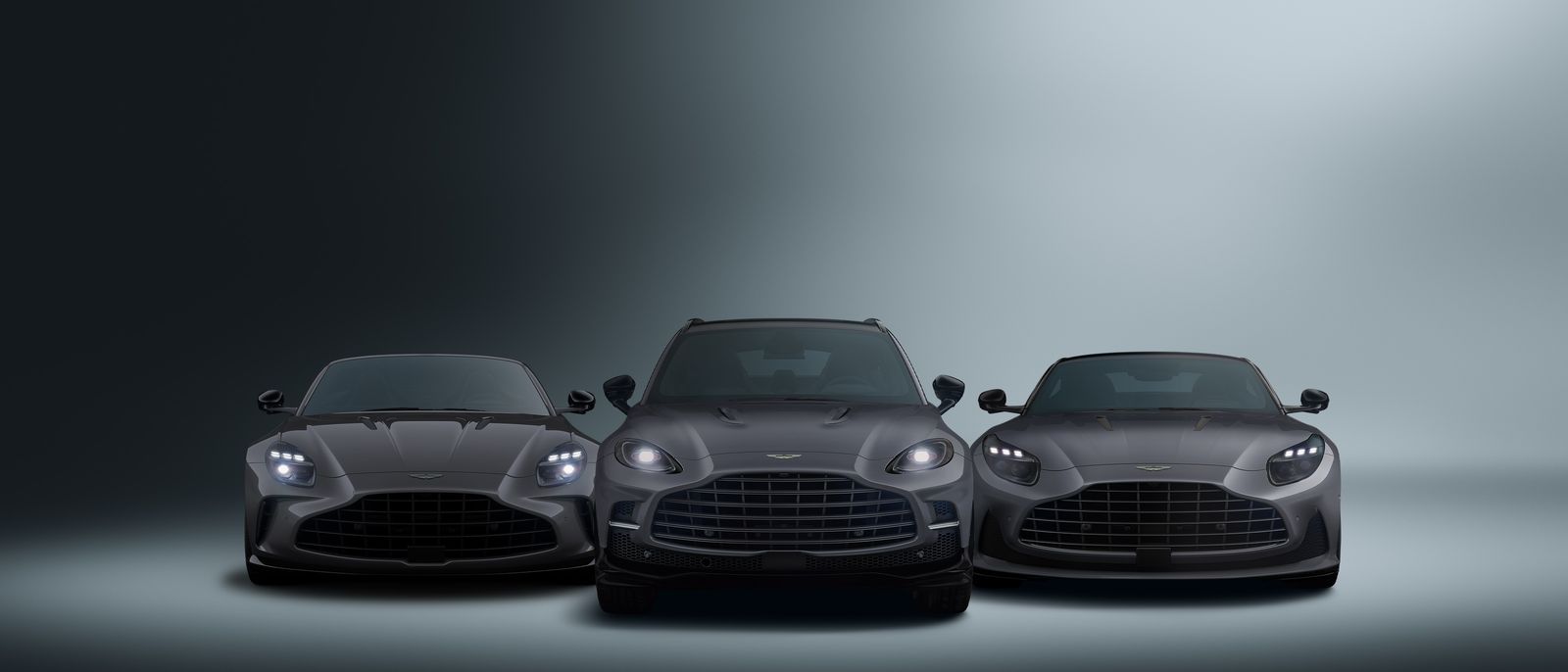 Erleben Sie eine atemberaubende Fahrt mit einem luxuriösen Aston Martin von SIXT.