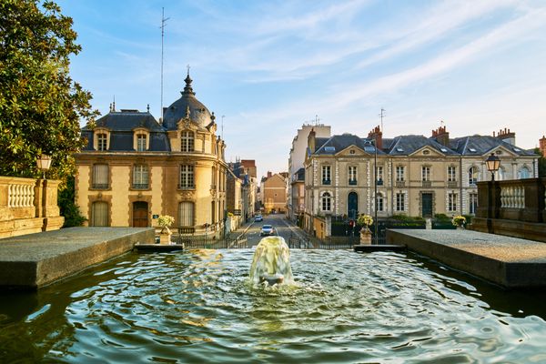 Seeing the town with a car hire from Rennes Train Station