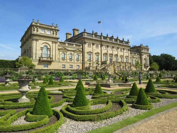 Explore Leeds with your car rental​