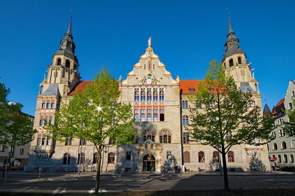 About Halle Hbf