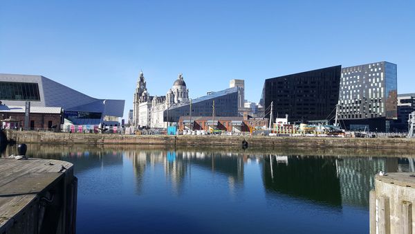 Recoja su coche de alquiler en Liverpool e inicie su viaje a todo confort