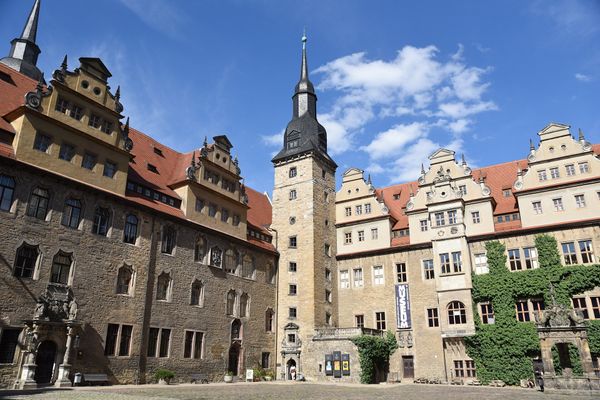 Descubra el distrito de Saalekreis con nuestro servicio de alquiler de coches en Merseburg