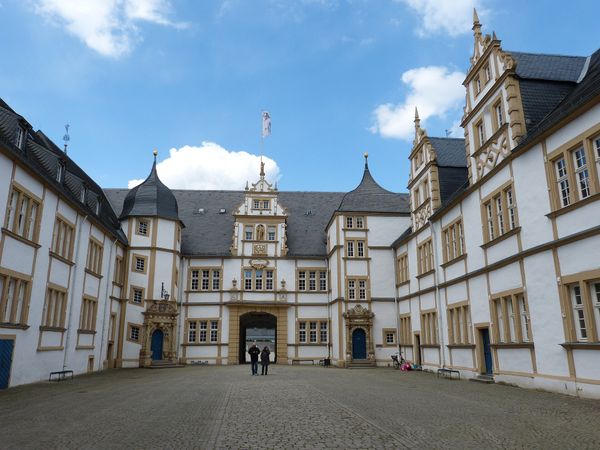 Su coche de alquiler en Paderborn con Sixt