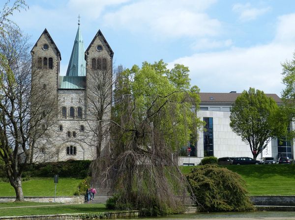 Alquiler de coches en Paderborn: Reserve un coche de alquiler barato