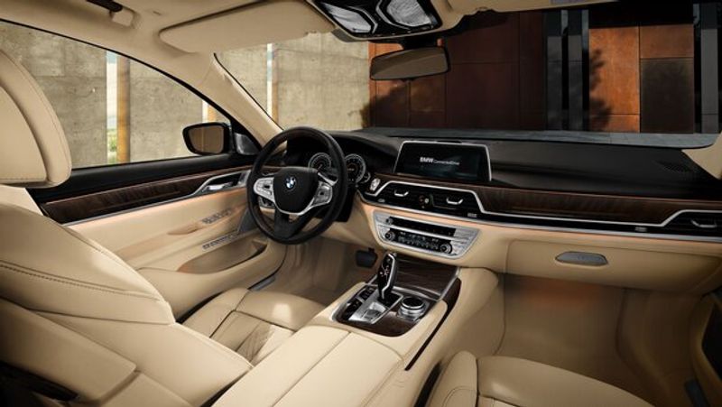 BMW 7 Series Rental | SIXT rent a car