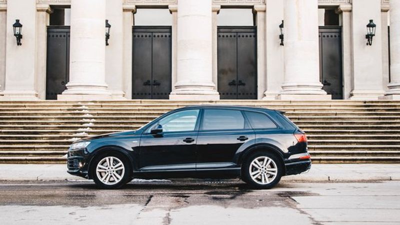 Audi Q7 Car Hire| SIXT rent a car